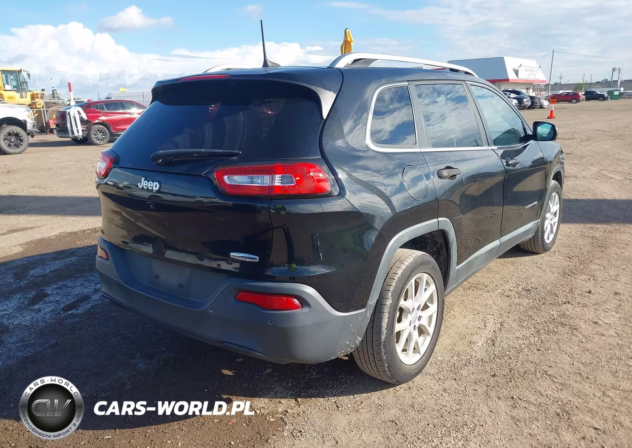 2018 Jeep Cherokee Latitude Plus Fwd VIN:1C4PJLLBXJD511297 - 4
