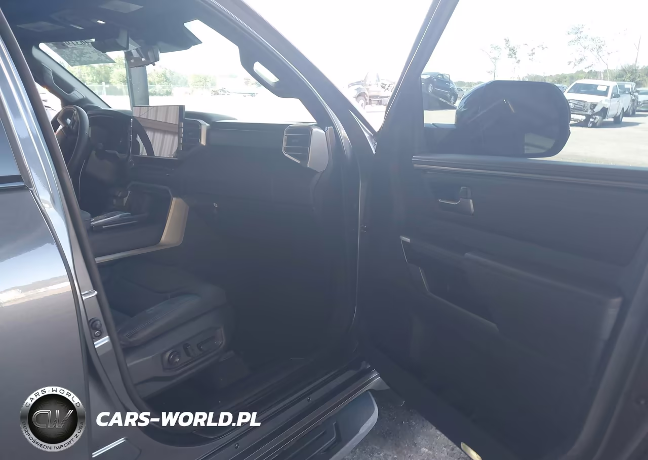 2026 Toyota Sequoia Platinum VIN:7SVAAABA6TX090270 - 5