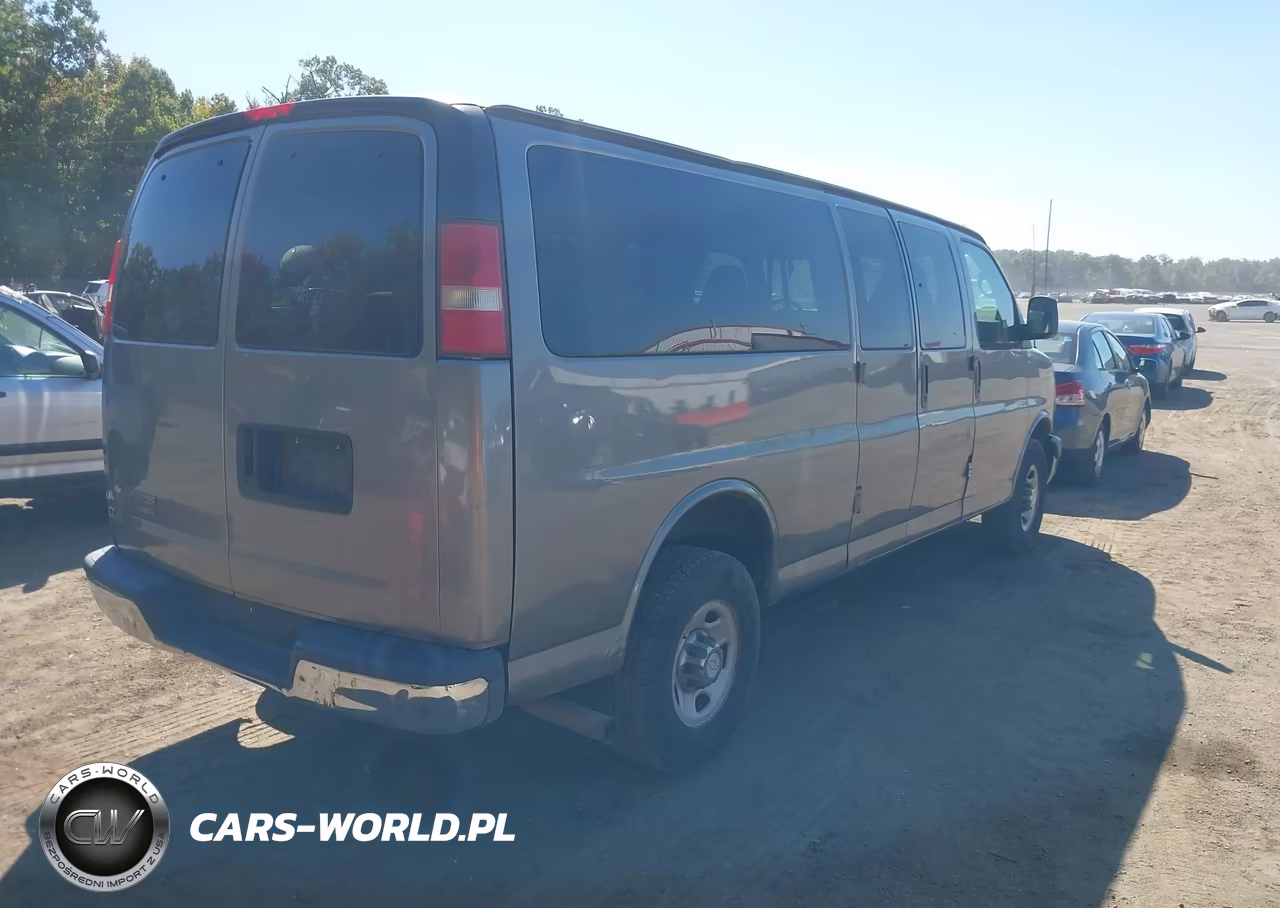 2007 Chevrolet Express Ls VIN:1GAHG39U071227420 - 4