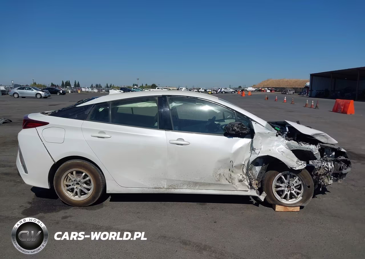 2017 Toyota Prius Prime Plus VIN:JTDKARFP8H3066420 - 13