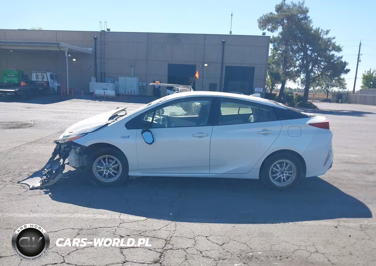 2017 Toyota Prius Prime Plus VIN:JTDKARFP8H3066420 - 14