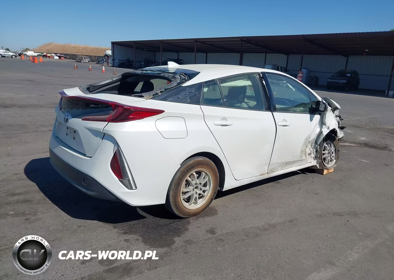 2017 Toyota Prius Prime Plus VIN:JTDKARFP8H3066420 - 4