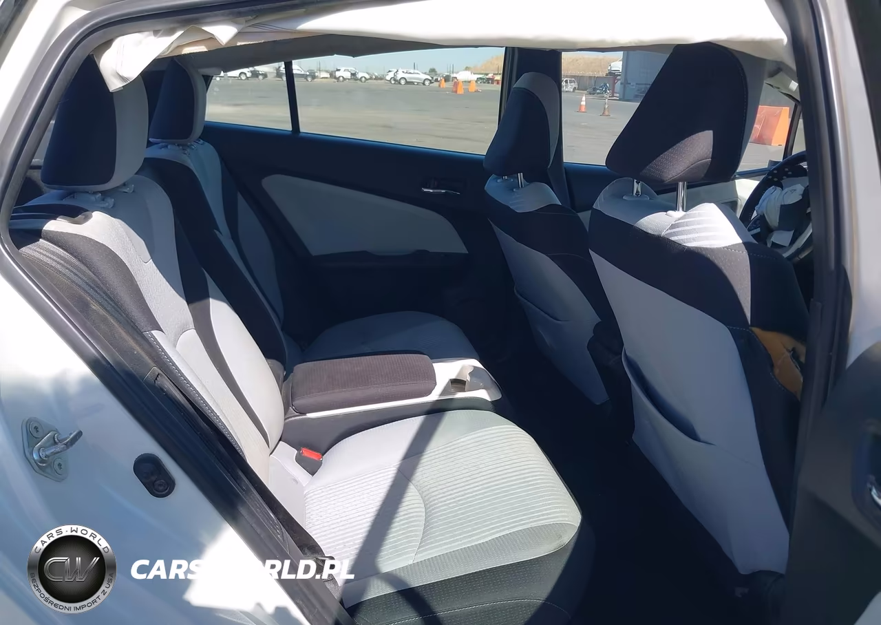 2017 Toyota Prius Prime Plus VIN:JTDKARFP8H3066420 - 8