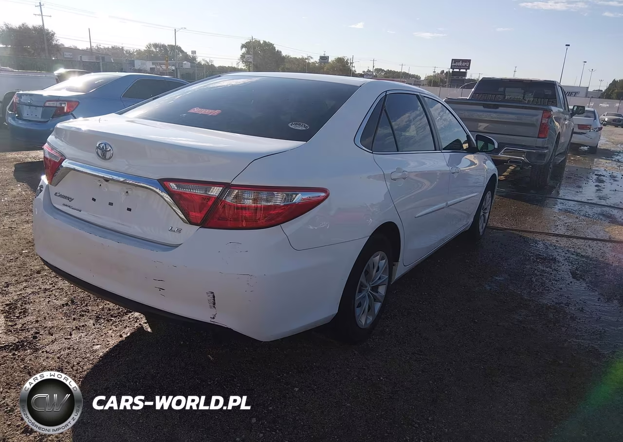 2017 Toyota Camry Le VIN:4T1BF1FK9HU349745 - 4