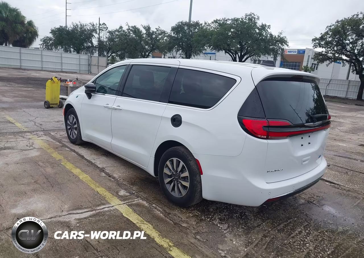 2024 Chrysler Pacifica Hybrid Select VIN:2C4RC1S76RR153418 - 3