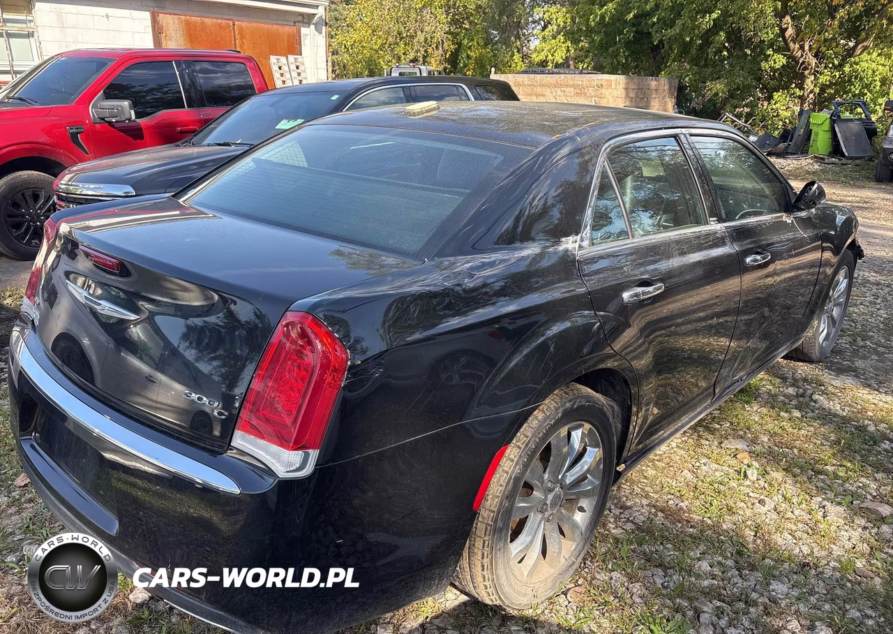 2016 Chrysler 300C VIN:2C3CCAKG8GH270141 - 4