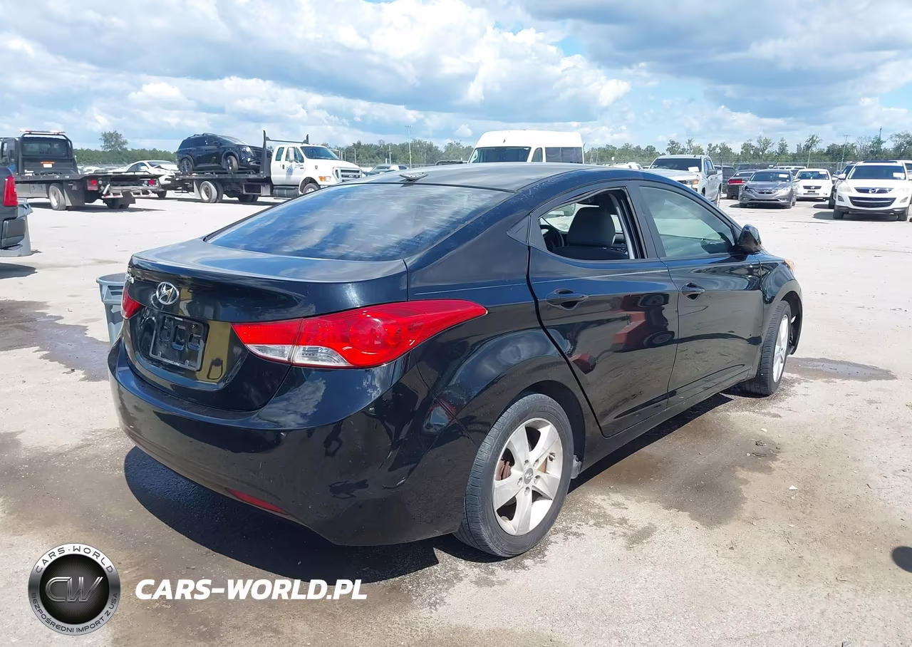 2013 Hyundai Elantra Gls VIN:KMHDH4AE1DU608082 - 4