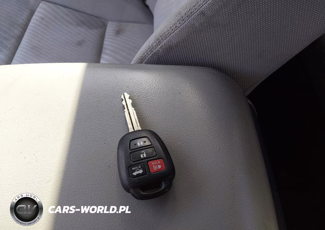2016 Toyota Camry Le VIN:4T4BF1FK0GR570753 - 11