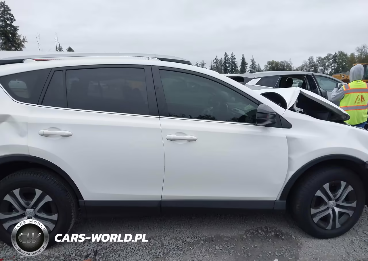 2018 Toyota Rav4 Le VIN:JTMZFREVXJJ735661 - 13