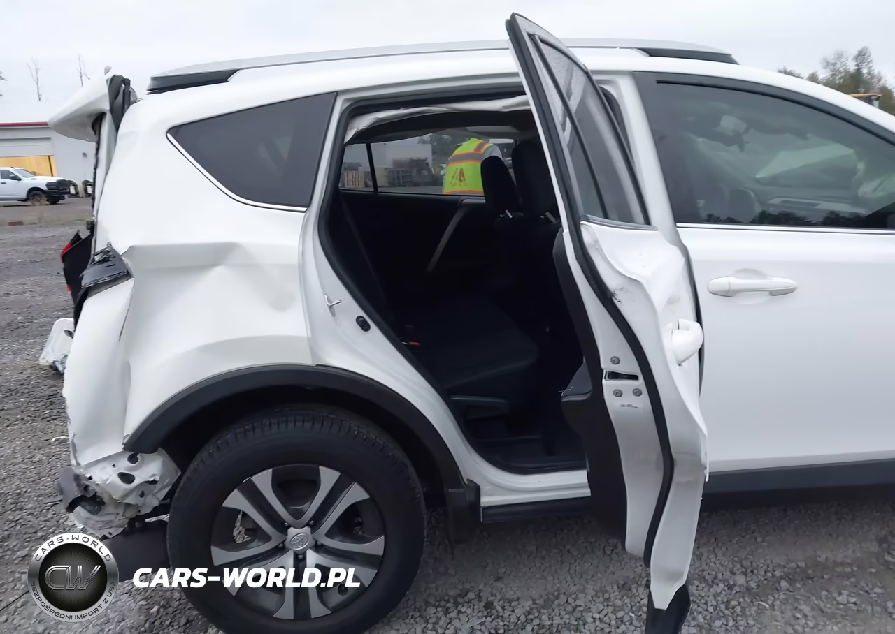 2018 Toyota Rav4 Le VIN:JTMZFREVXJJ735661 - 8