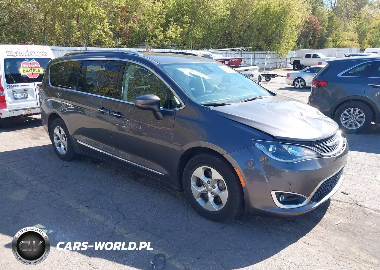 2017 Chrysler Pacifica Touring-L Plus