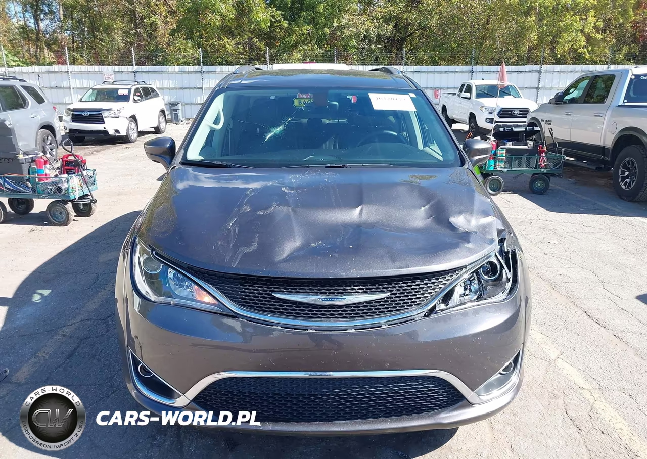 2017 Chrysler Pacifica Touring-L Plus VIN:2C4RC1EG6HR541923 - 12