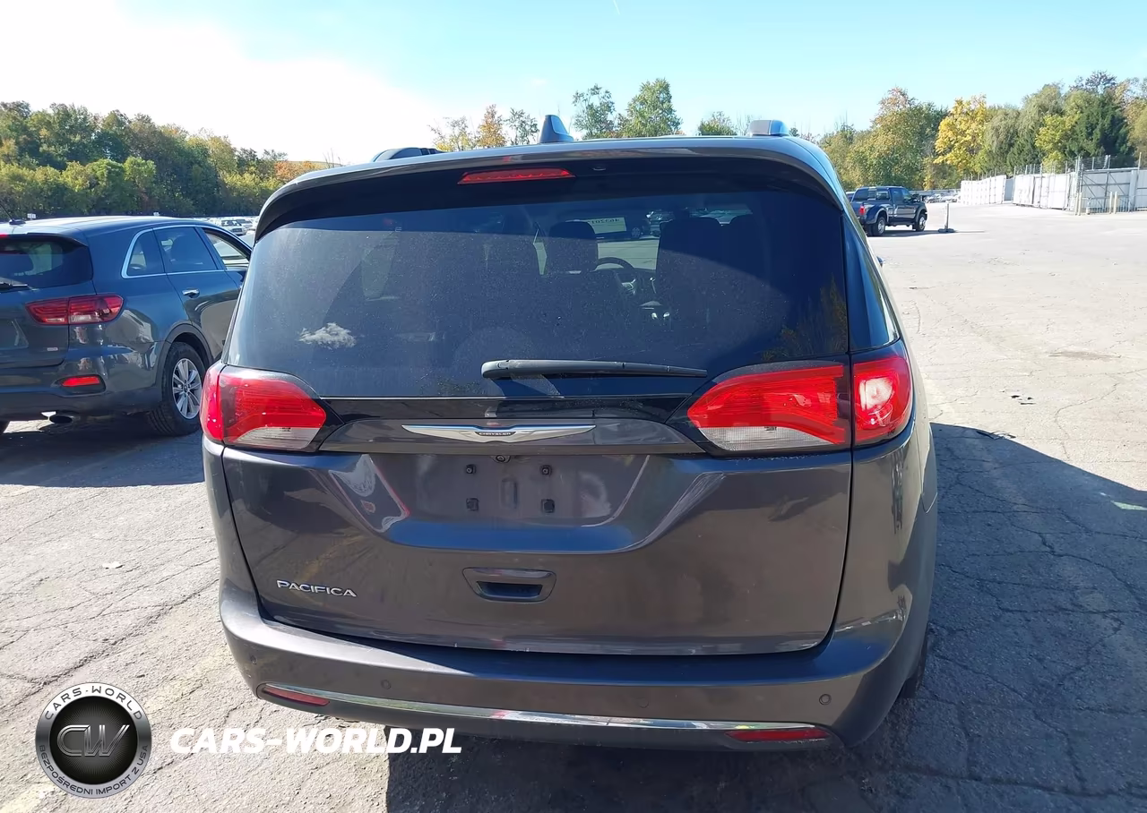 2017 Chrysler Pacifica Touring-L Plus VIN:2C4RC1EG6HR541923 - 16