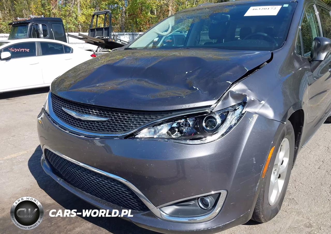 2017 Chrysler Pacifica Touring-L Plus VIN:2C4RC1EG6HR541923 - 17