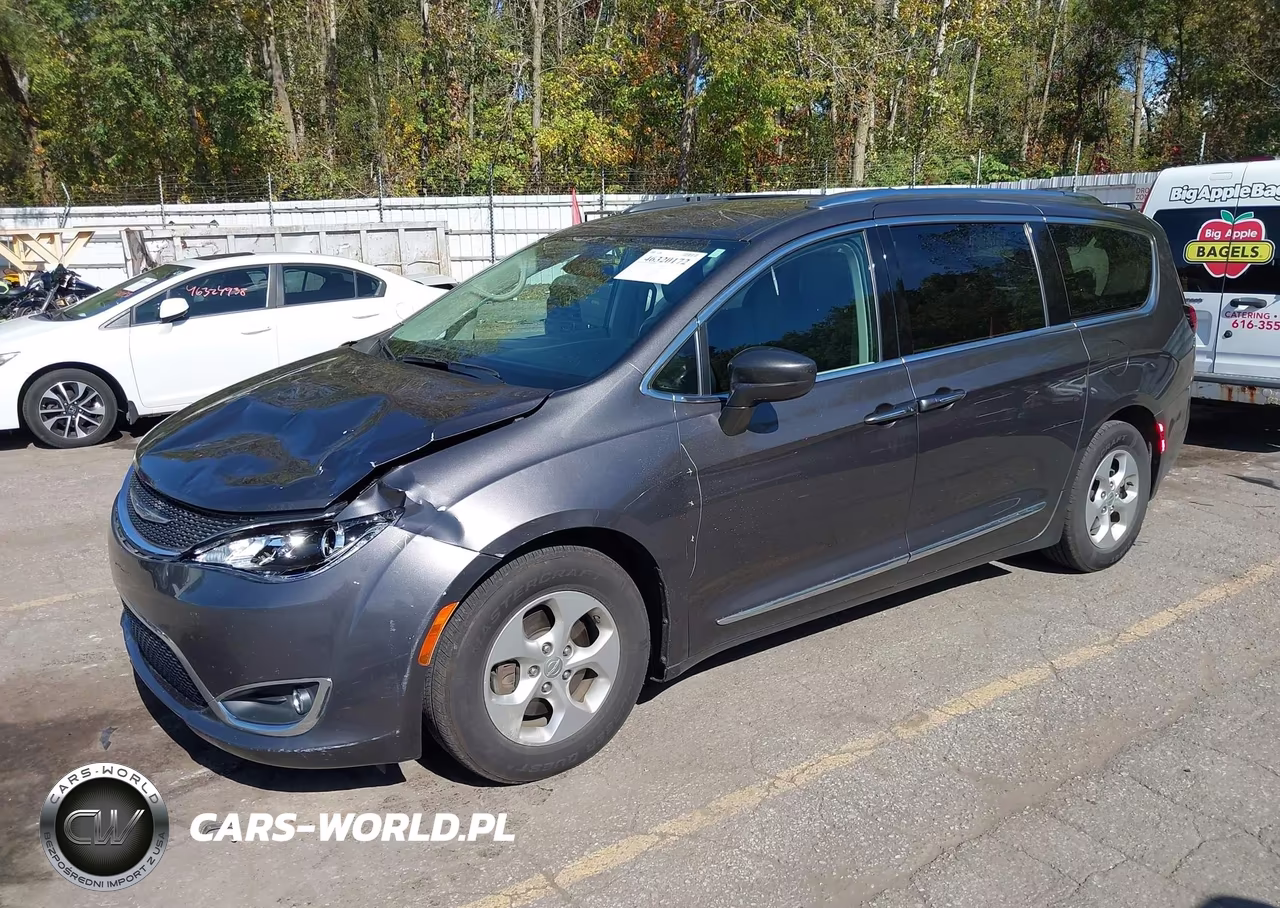 2017 Chrysler Pacifica Touring-L Plus VIN:2C4RC1EG6HR541923 - 2
