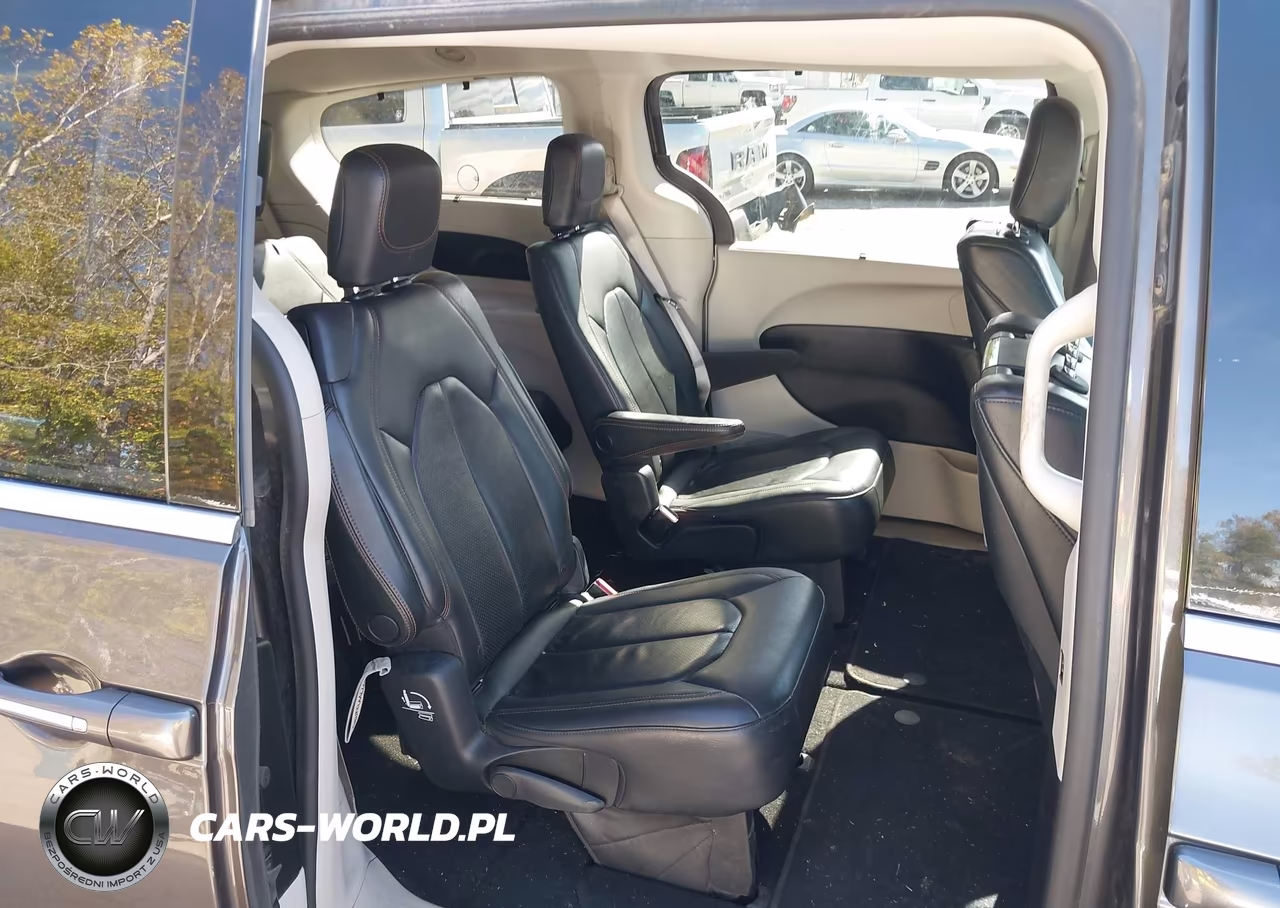 2017 Chrysler Pacifica Touring-L Plus VIN:2C4RC1EG6HR541923 - 8
