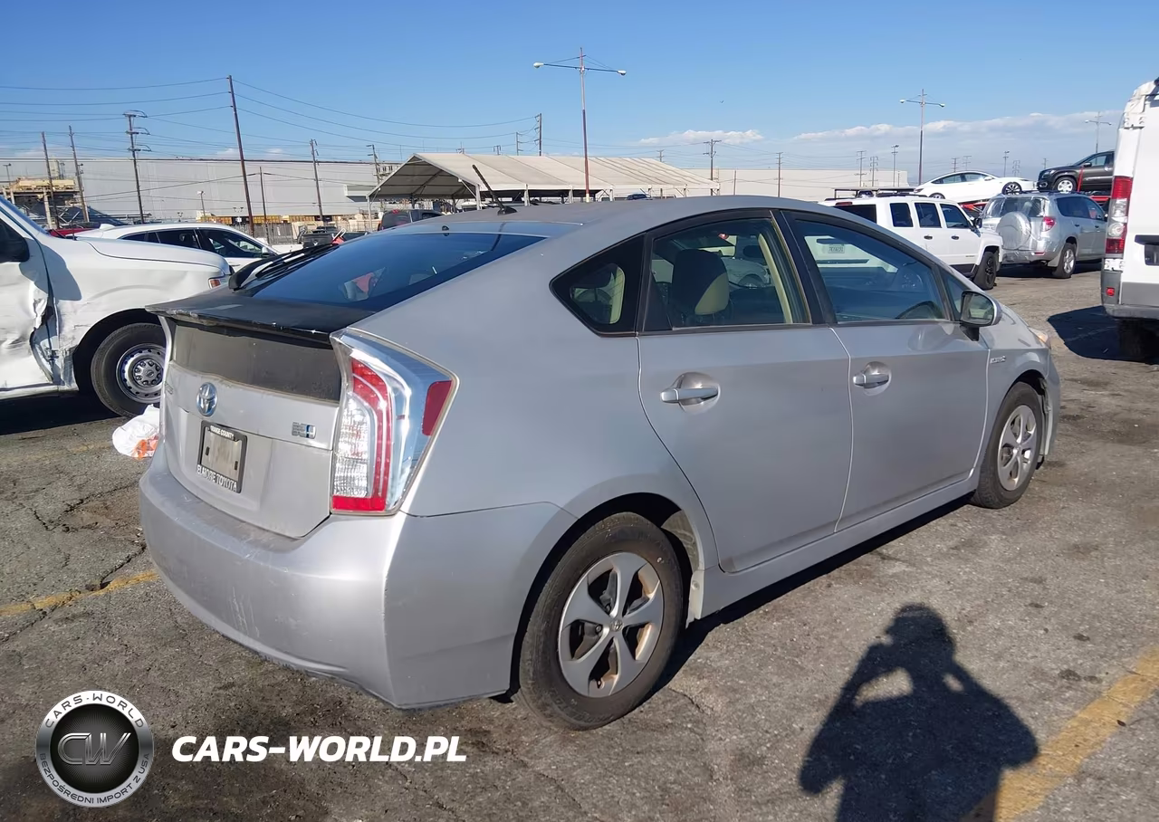 2015 Toyota Prius Two VIN:JTDKN3DU5F0396881 - 4