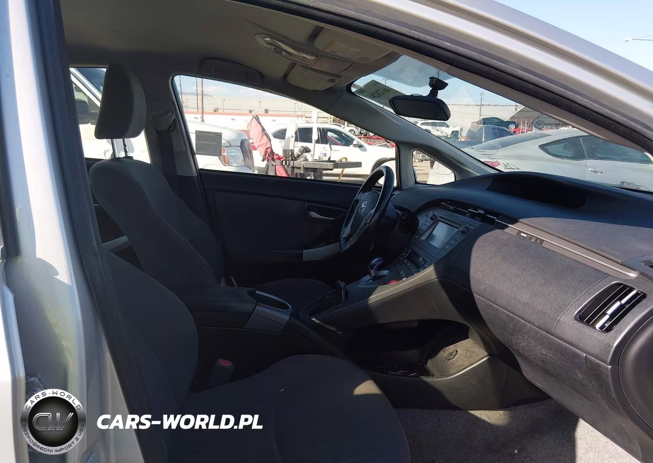 2015 Toyota Prius Two VIN:JTDKN3DU5F0396881 - 5