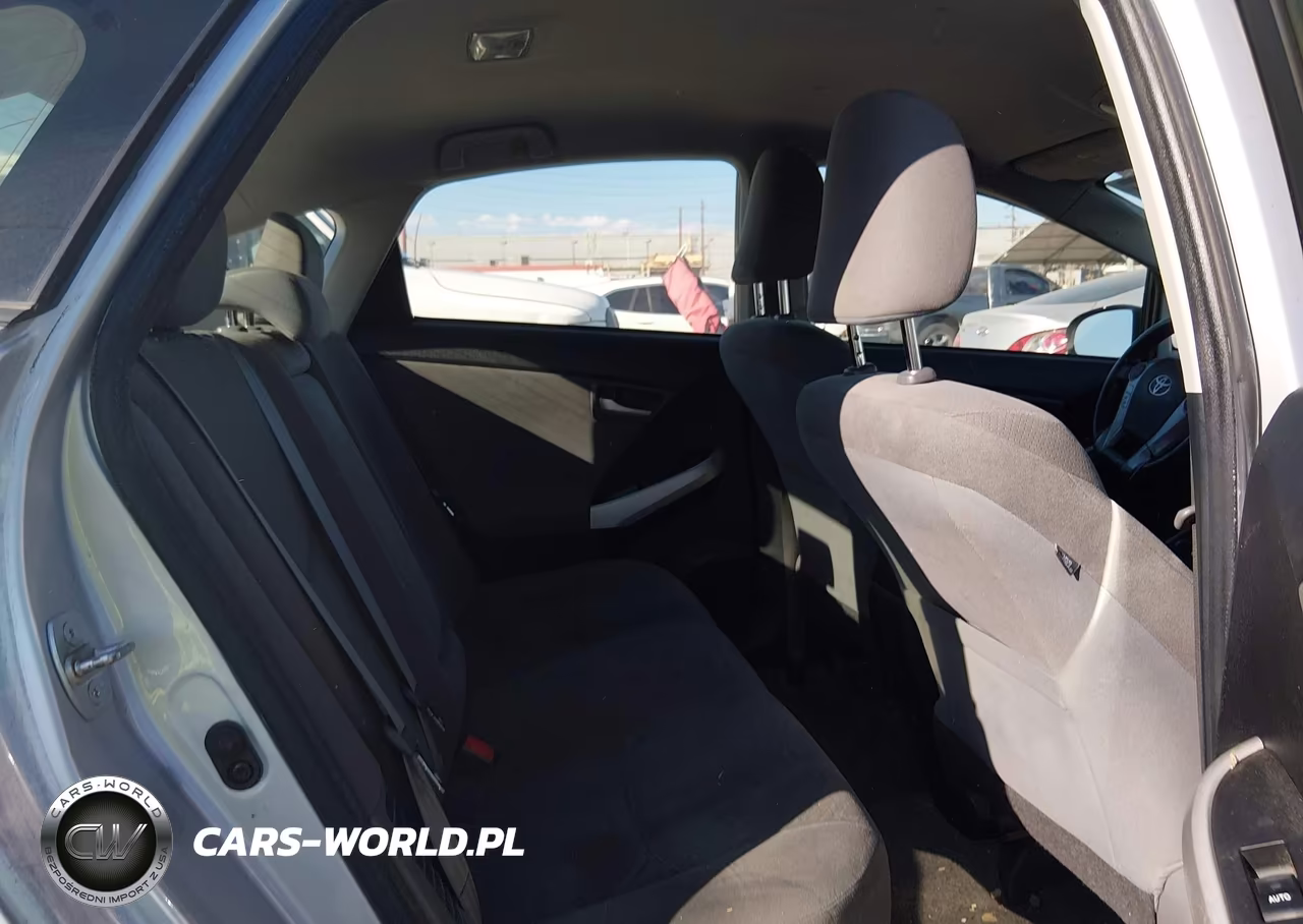 2015 Toyota Prius Two VIN:JTDKN3DU5F0396881 - 8