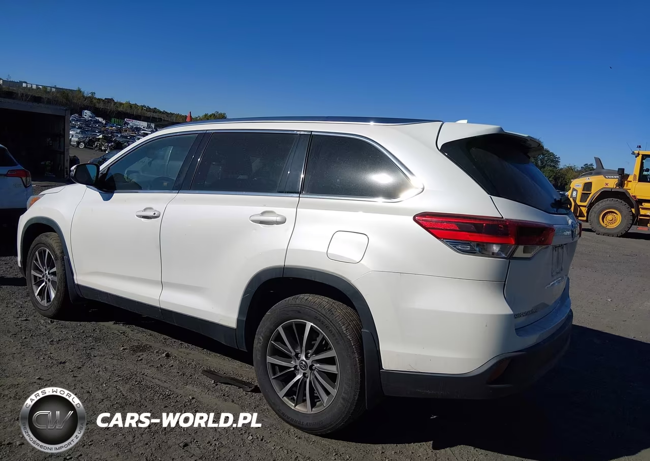 2019 Toyota Highlander Xle VIN:5TDJZRFH3KS601964 - 3