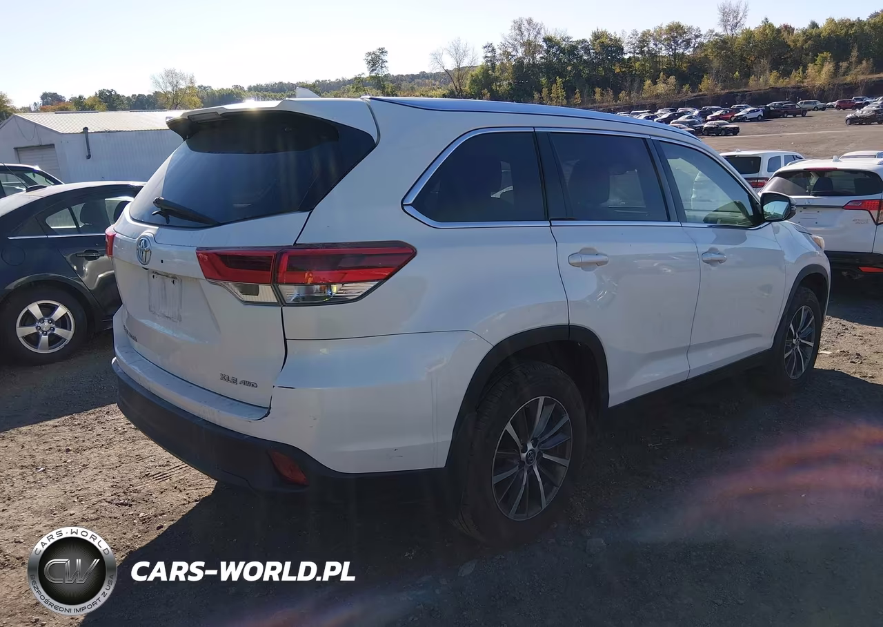 2019 Toyota Highlander Xle VIN:5TDJZRFH3KS601964 - 4