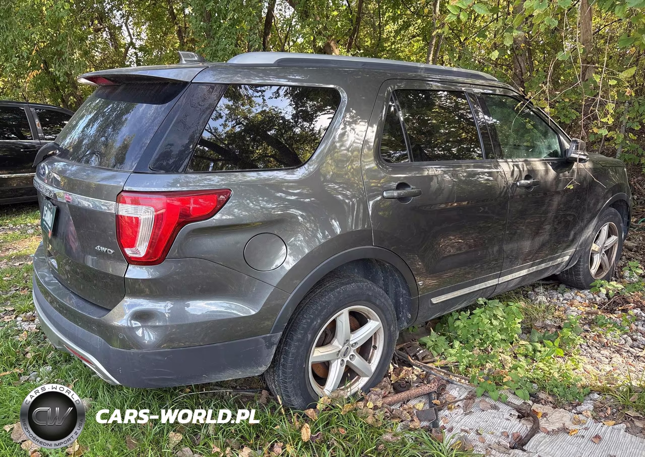 2017 Ford Explorer Xlt VIN:1FM5K8D87HGB55996 - 4