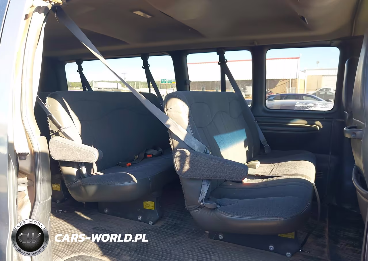2001 Chevrolet Express G3500 VIN:1GAHG39R811223263 - 8