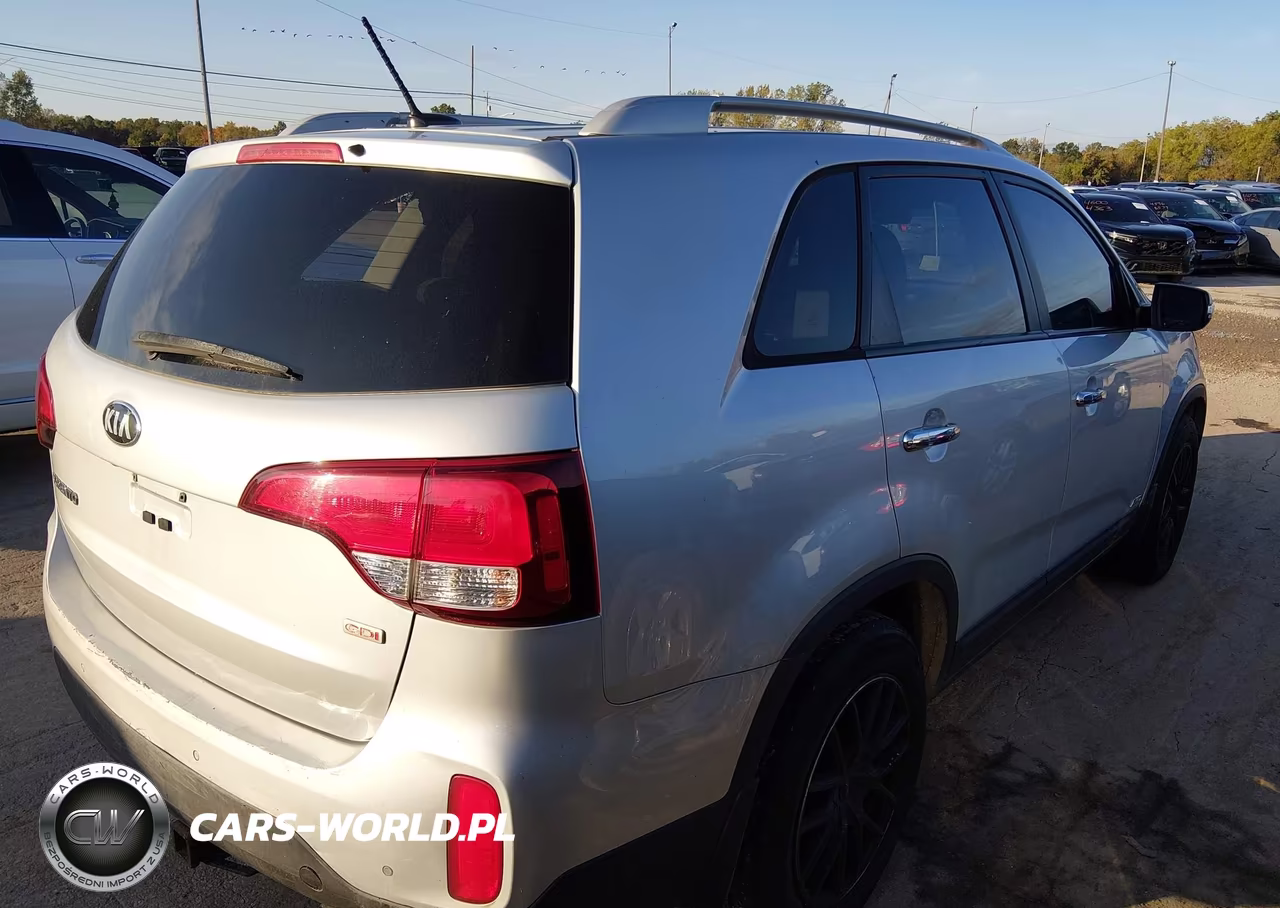 2015 Kia Sorento Lx VIN:5XYKTDA60FG561957 - 4
