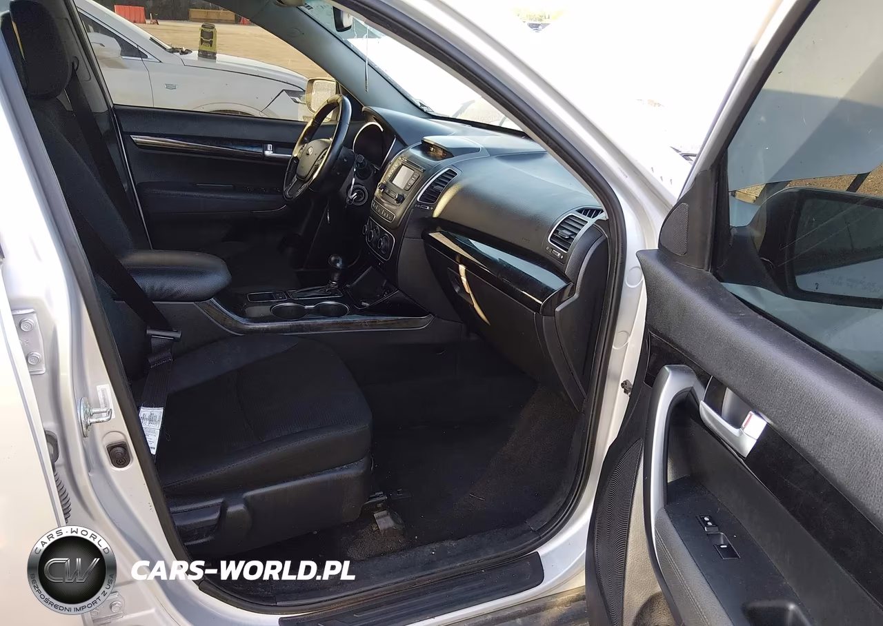2015 Kia Sorento Lx VIN:5XYKTDA60FG561957 - 5