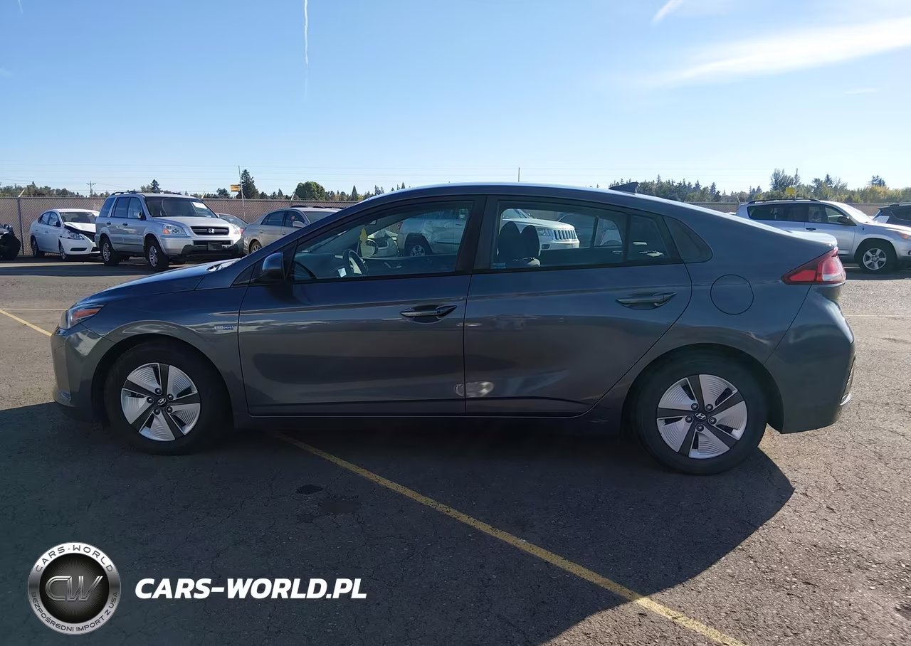 2018 Hyundai Ioniq Hybrid Blue VIN:KMHC65LC2JU100623 - 15