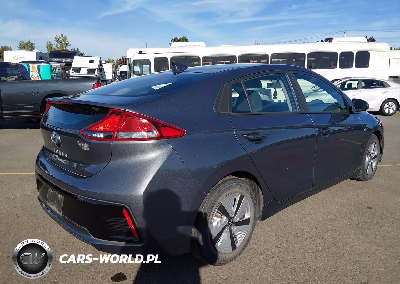 2018 Hyundai Ioniq Hybrid Blue VIN:KMHC65LC2JU100623 - 4
