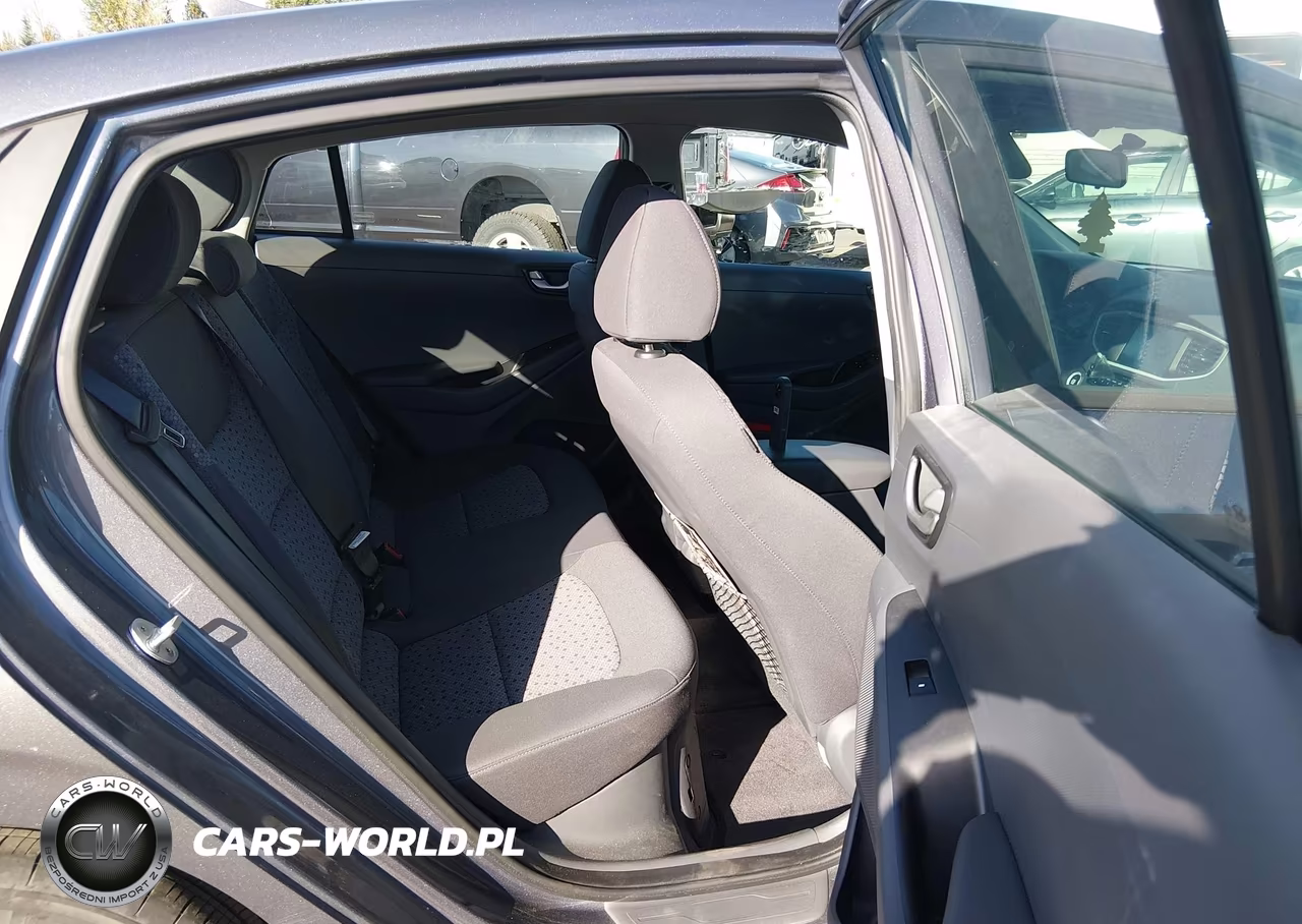 2018 Hyundai Ioniq Hybrid Blue VIN:KMHC65LC2JU100623 - 8