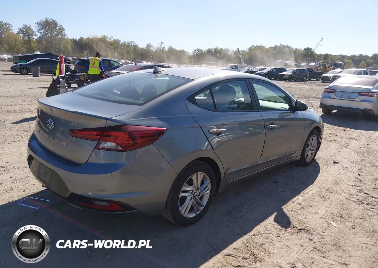 2019 Hyundai Elantra Value Edition VIN:KMHD84LF4KU812300 - 4