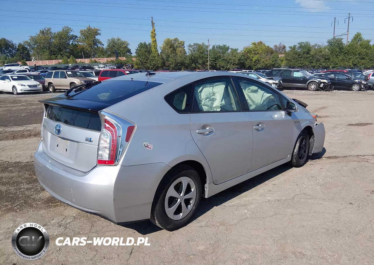 2014 Toyota Prius Three VIN:JTDKN3DU0E0387147 - 4