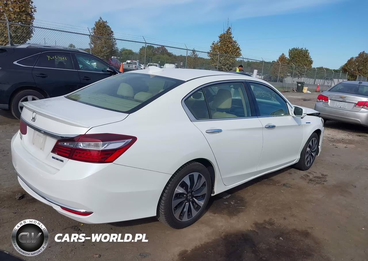 2017 Honda Accord Hybrid Ex-L VIN:JHMCR6F5XHC027045 - 4