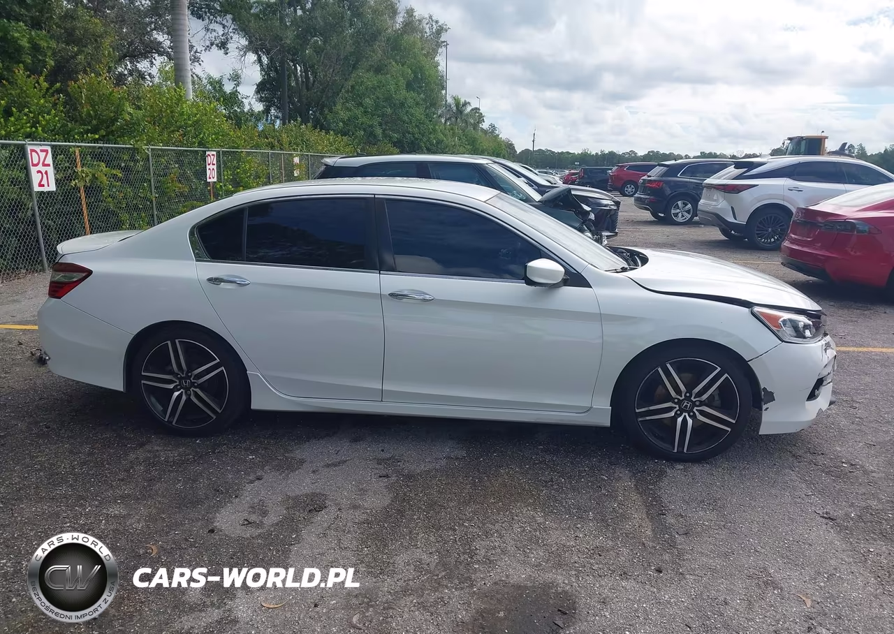 2016 Honda Accord Sport VIN:1HGCR2F58GA185700 - 13