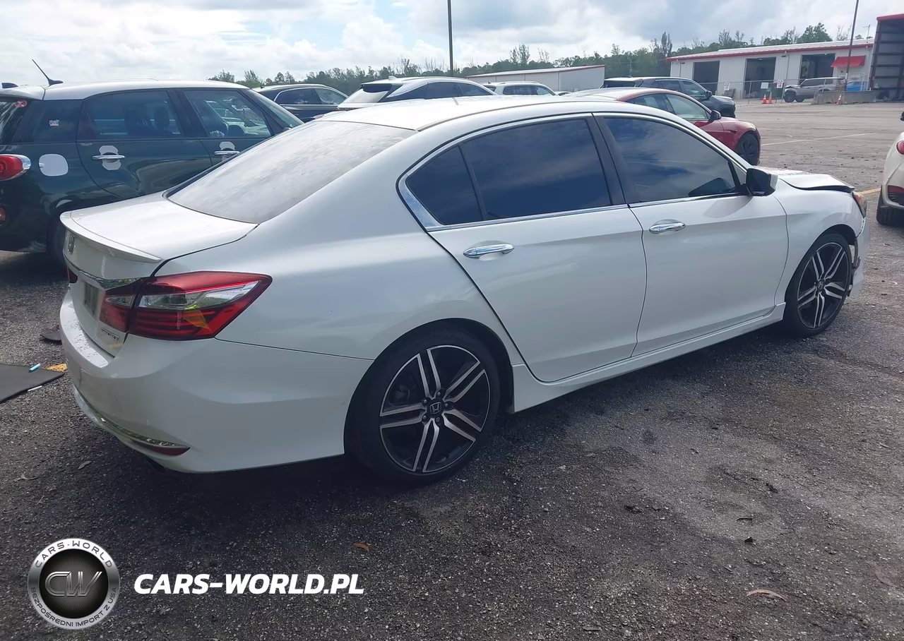 2016 Honda Accord Sport VIN:1HGCR2F58GA185700 - 4