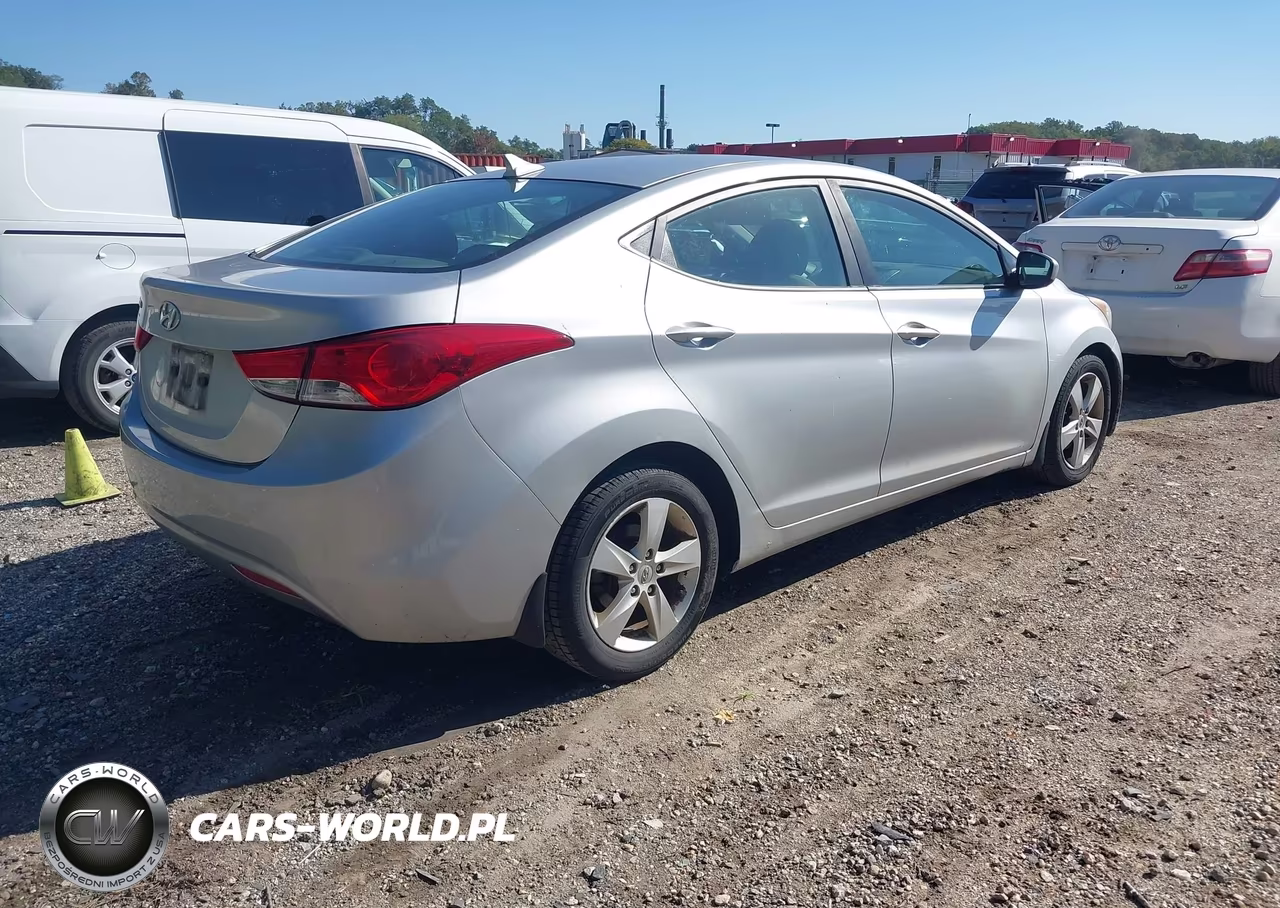 2013 Hyundai Elantra Gls VIN:5NPDH4AE8DH195625 - 4