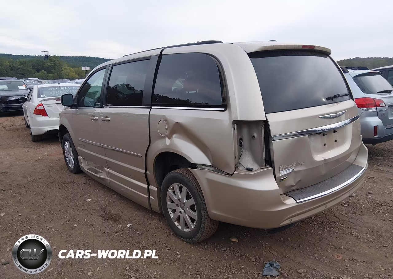 2013 Chrysler Town & Country Touring VIN:2C4RC1BG0DR630921 - 3