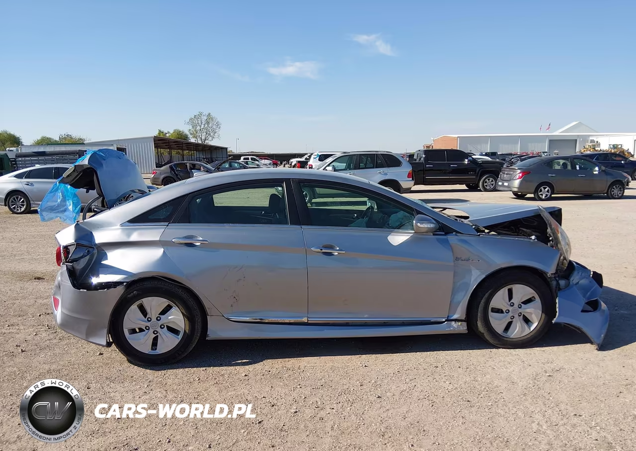 2015 Hyundai Sonata Hybrid VIN:KMHEC4A4XFA124622 - 13
