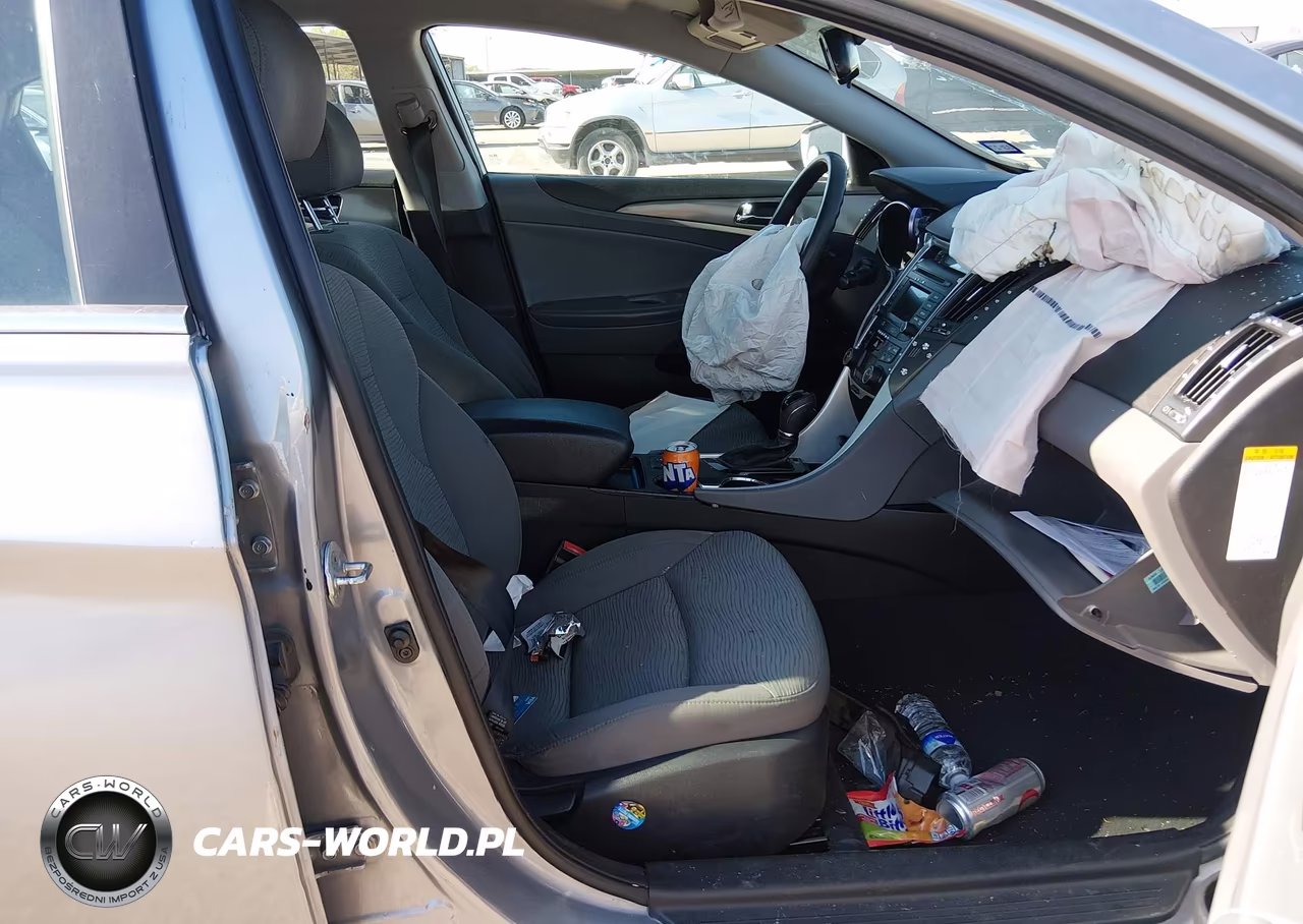 2015 Hyundai Sonata Hybrid VIN:KMHEC4A4XFA124622 - 5