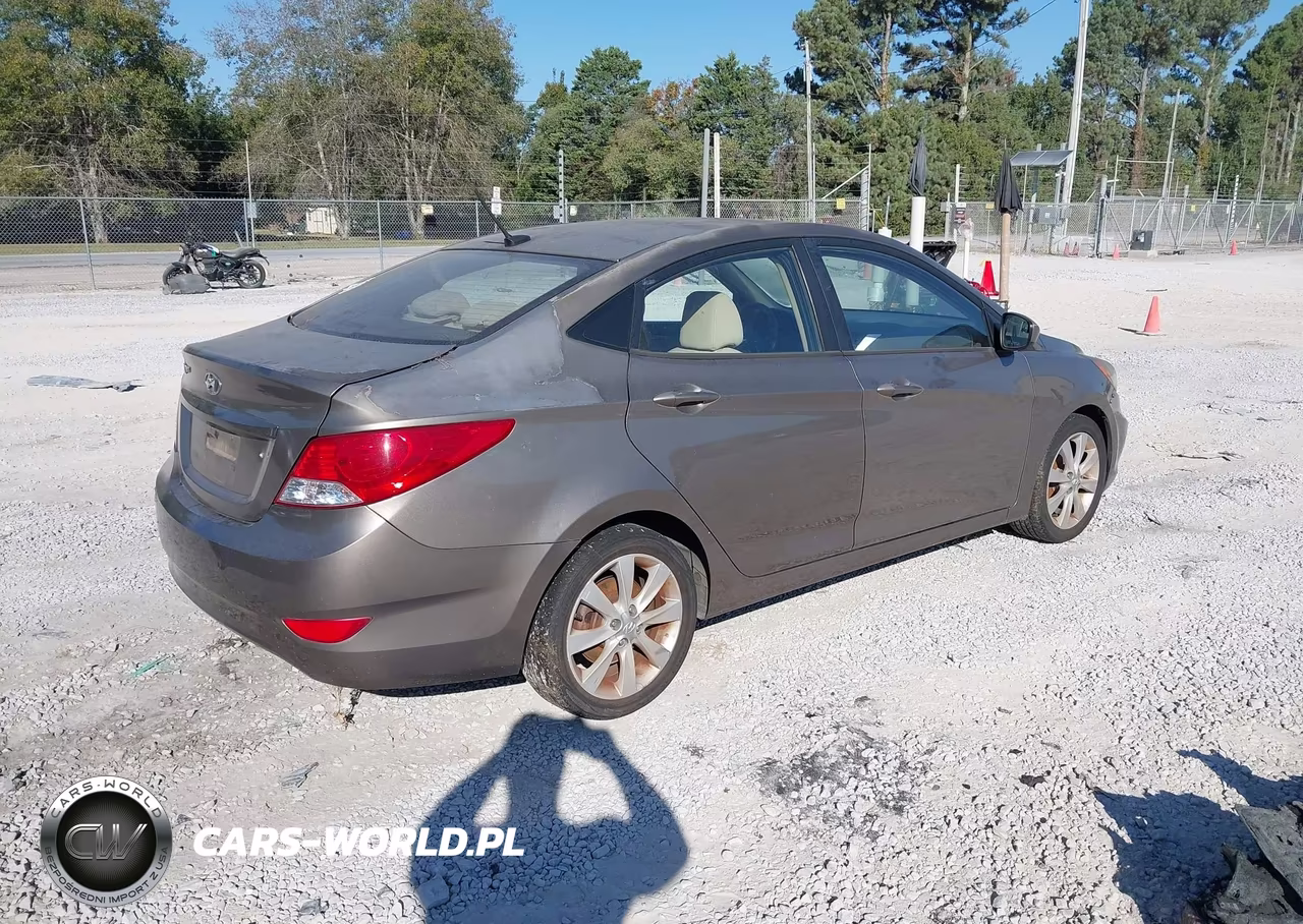 2012 Hyundai Accent Gls VIN:KMHCU4AE5CU035922 - 4