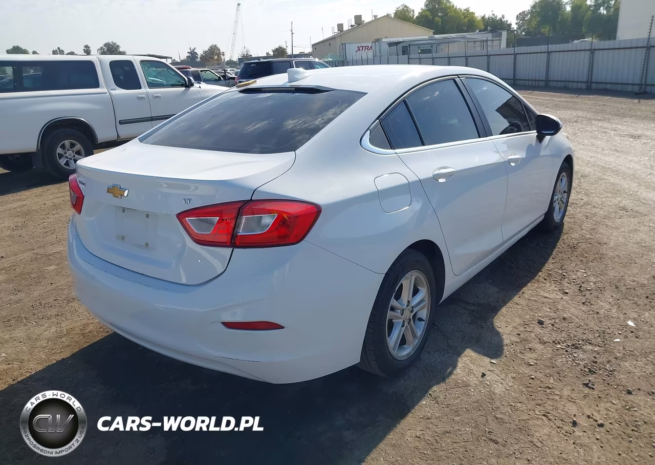 2018 Chevrolet Cruze Lt Auto VIN:1G1BE5SM8J7177808 - 4