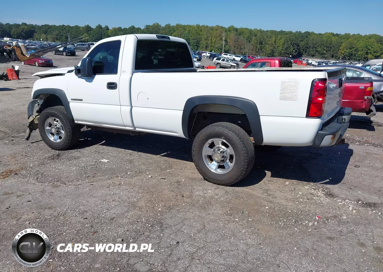 2005 Chevrolet Silverado 2500Hd Work Truck VIN:1GCHC24U95E303212 - 3