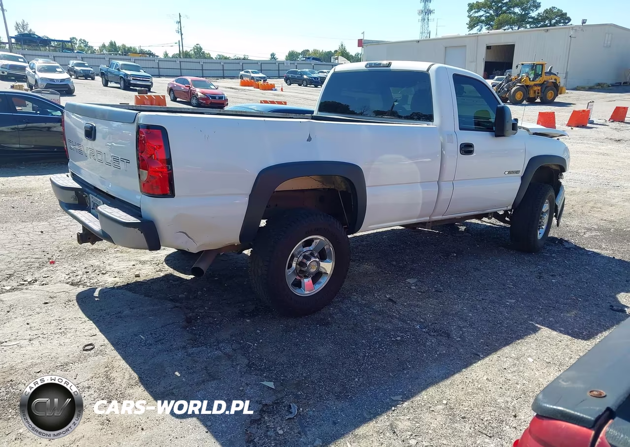 2005 Chevrolet Silverado 2500Hd Work Truck VIN:1GCHC24U95E303212 - 4