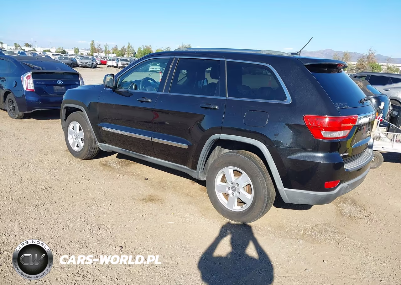 2012 Jeep Grand Cherokee Laredo VIN:1C4RJEAGXCC360327 - 3
