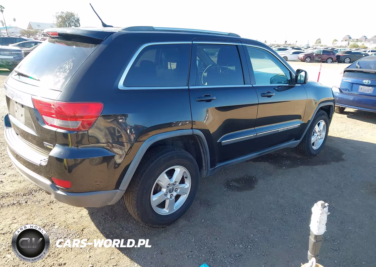 2012 Jeep Grand Cherokee Laredo VIN:1C4RJEAGXCC360327 - 4