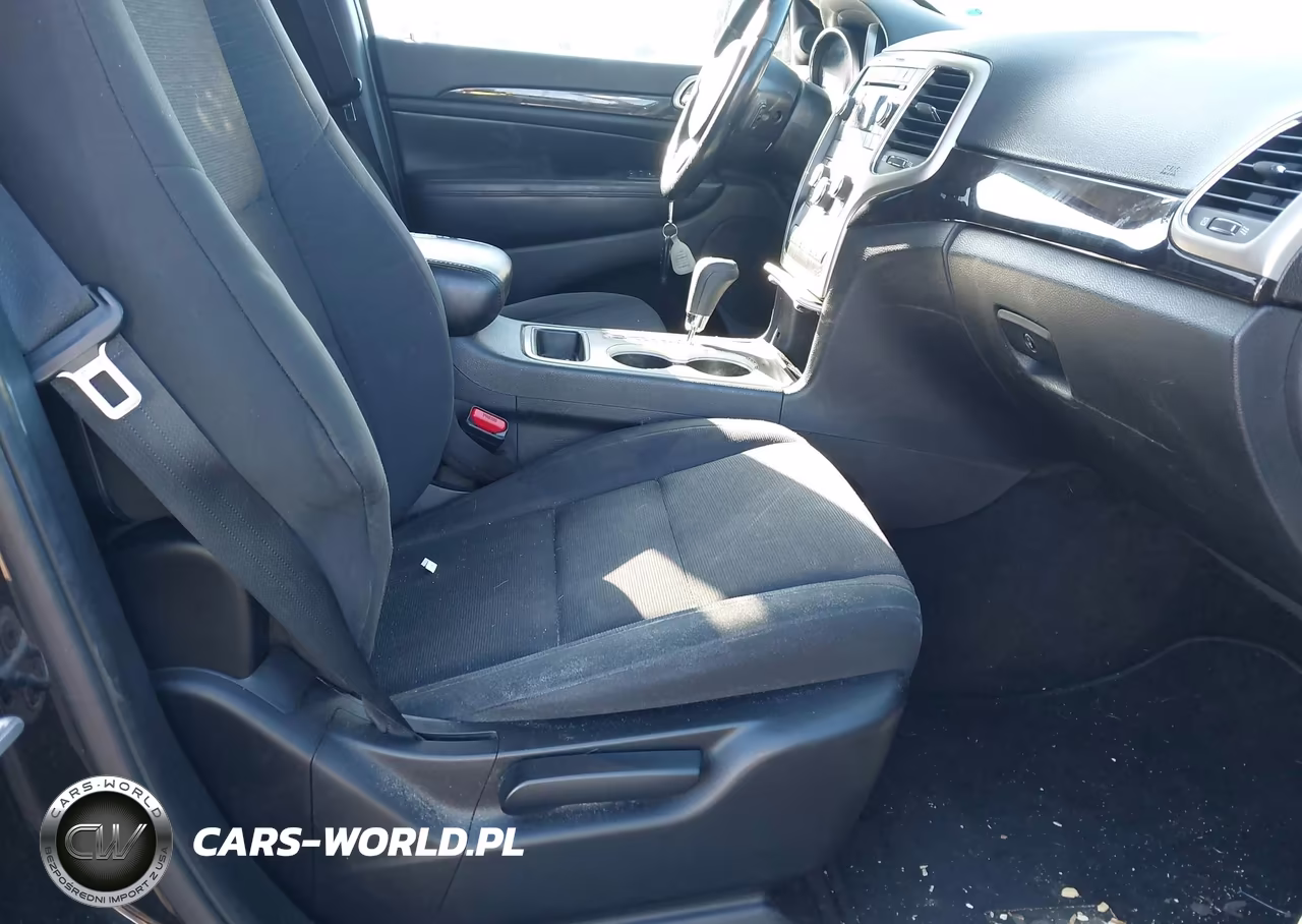 2012 Jeep Grand Cherokee Laredo VIN:1C4RJEAGXCC360327 - 5