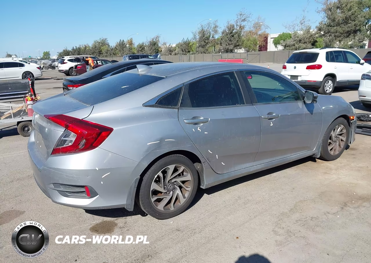 2018 Honda Civic Ex VIN:2HGFC2F77JH532099 - 4
