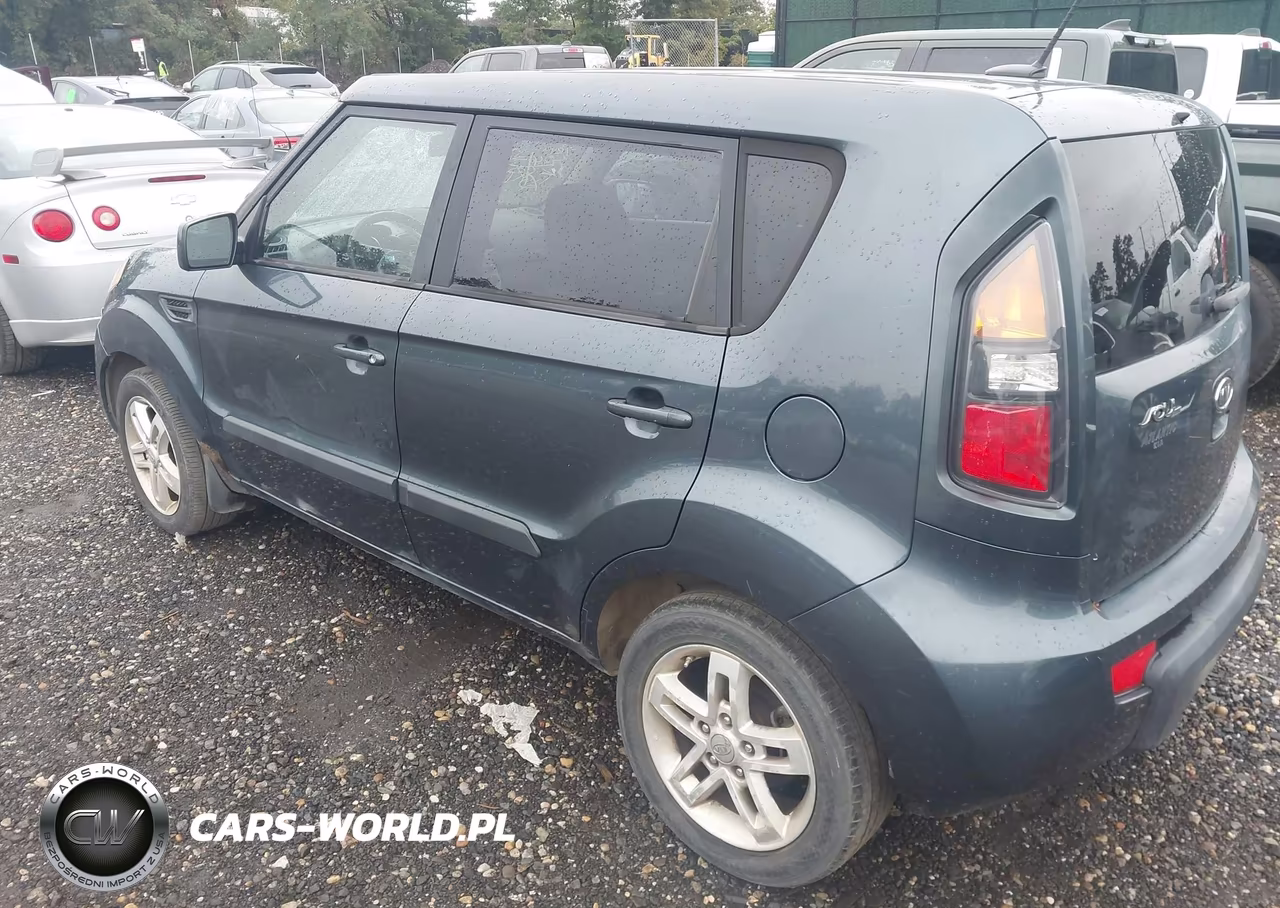 2011 Kia Soul + VIN:KNDJT2A21B7227604 - 3